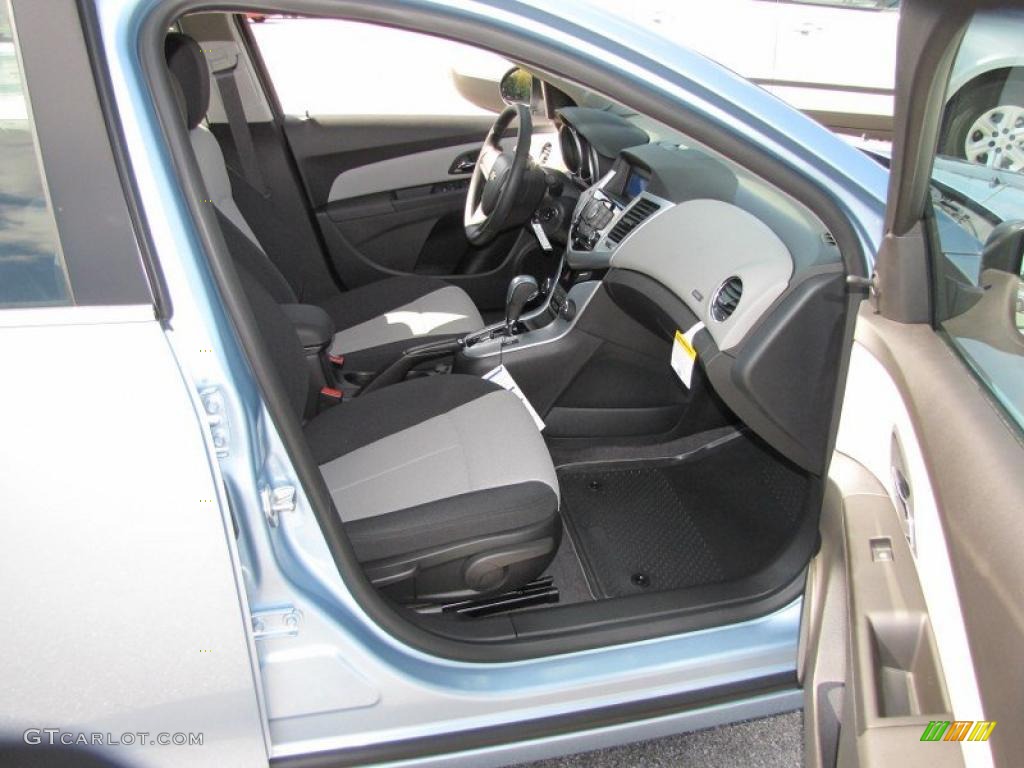 2011 Cruze LS - Ice Blue Metallic / Jet Black/Medium Titanium photo #5