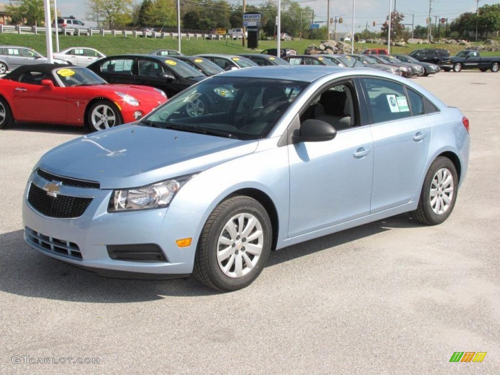 2011 Cruze LS - Ice Blue Metallic / Jet Black/Medium Titanium photo #11