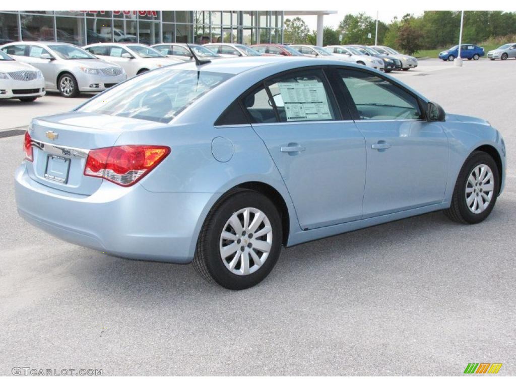 2011 Cruze LS - Ice Blue Metallic / Jet Black/Medium Titanium photo #12