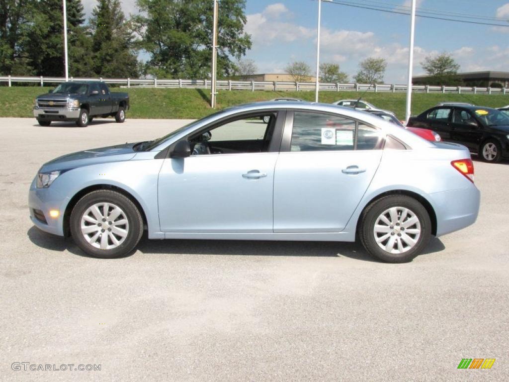 2011 Cruze LS - Ice Blue Metallic / Jet Black/Medium Titanium photo #13