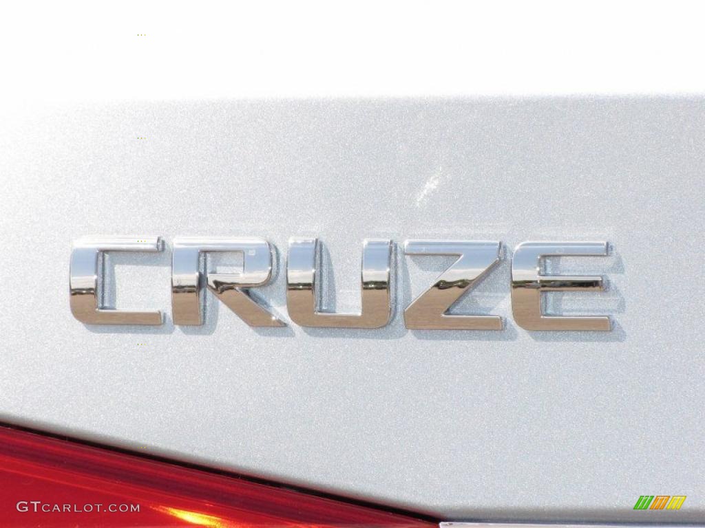 2011 Chevrolet Cruze LS Marks and Logos Photos