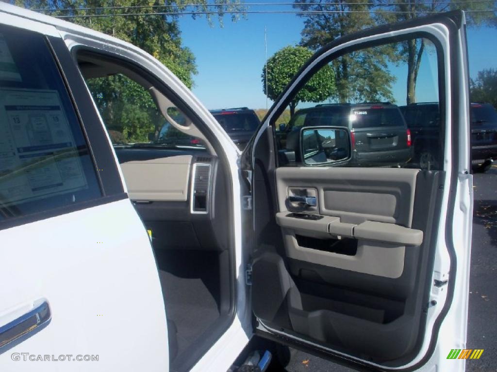 2011 Ram 1500 Big Horn Quad Cab 4x4 - Bright White / Dark Slate Gray/Medium Graystone photo #21