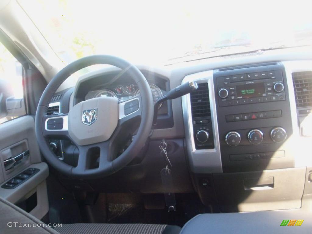 2011 Ram 1500 Big Horn Quad Cab 4x4 - Bright White / Dark Slate Gray/Medium Graystone photo #23