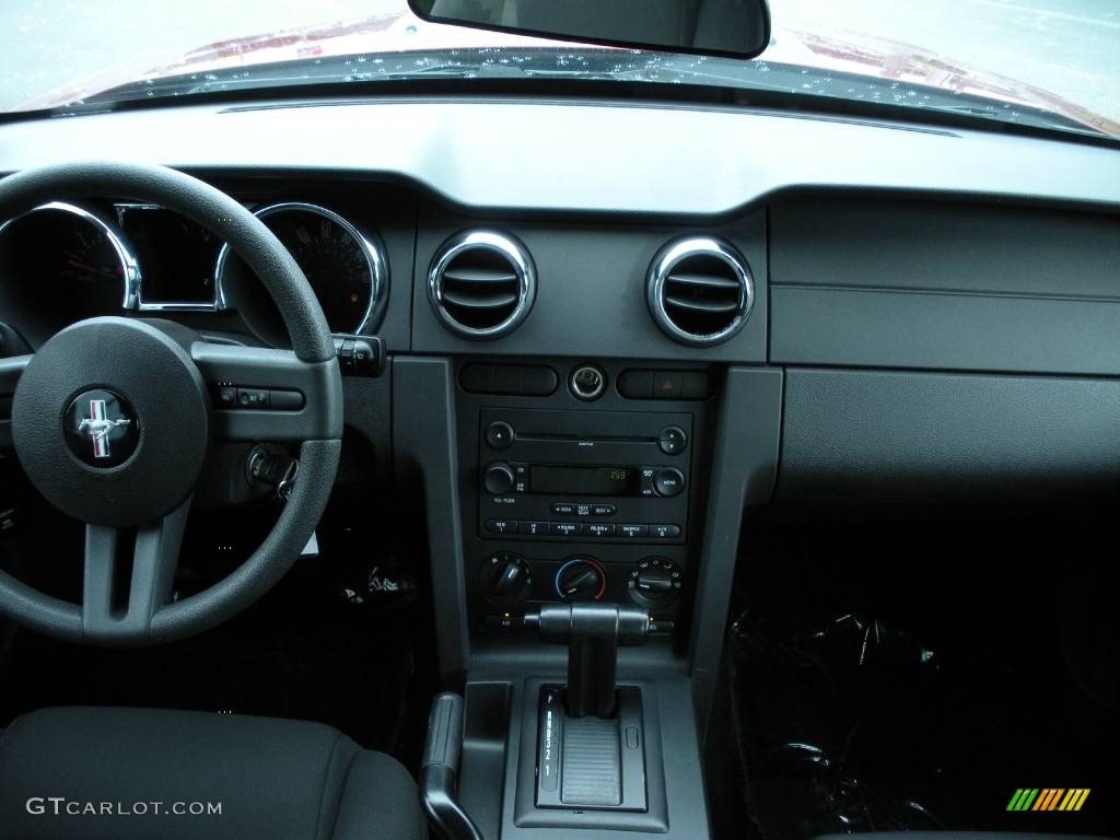 2007 Mustang V6 Deluxe Convertible - Redfire Metallic / Dark Charcoal photo #23