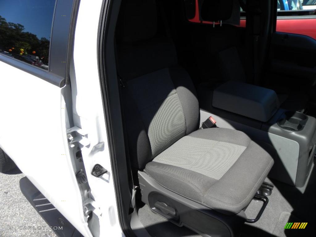 2006 F150 XLT SuperCrew - Oxford White / Medium/Dark Flint photo #8
