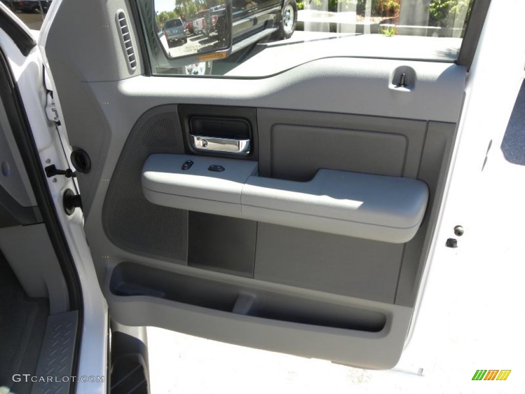 2006 F150 XLT SuperCrew - Oxford White / Medium/Dark Flint photo #9