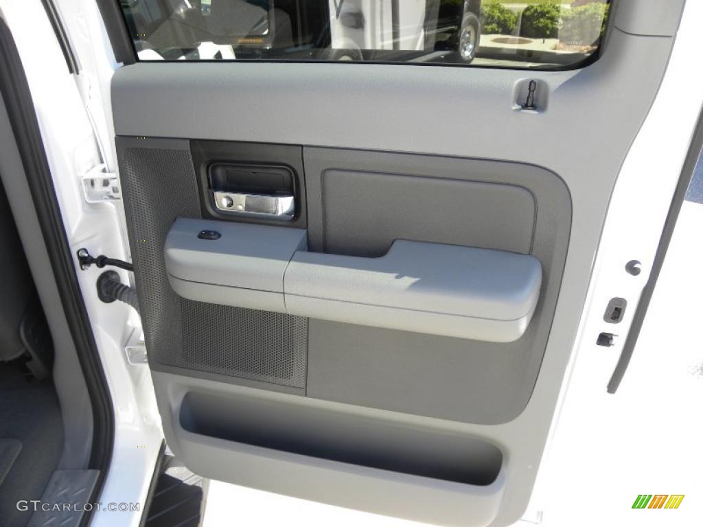 2006 F150 XLT SuperCrew - Oxford White / Medium/Dark Flint photo #11