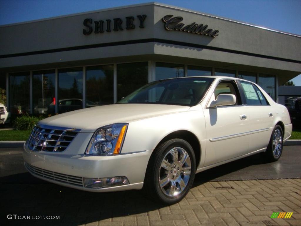 2011 DTS Platinum - White Diamond Tricoat / Light Linen/Cocoa Accents photo #1