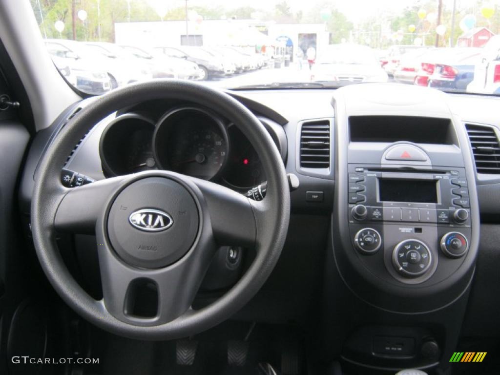 2010 Soul 1.6 - Bright Silver / Black Cloth photo #4