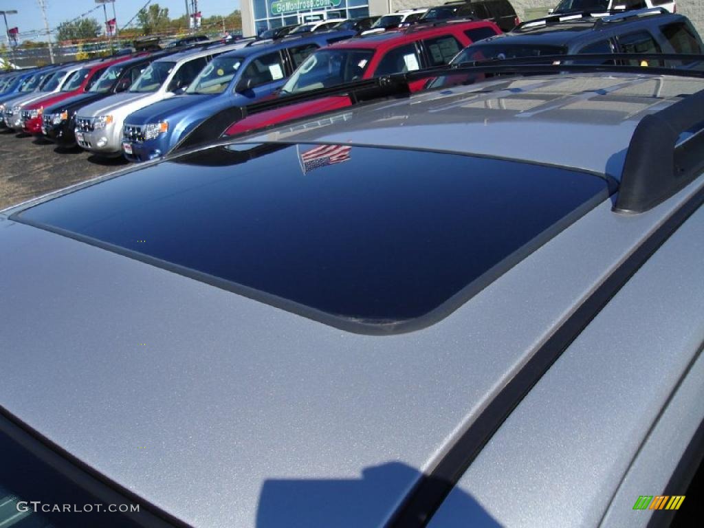 2011 Escape XLT 4WD - Ingot Silver Metallic / Charcoal Black photo #10
