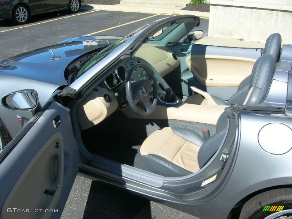 Steel/Sand Interior 2006 Pontiac Solstice Roadster Photo #37774535