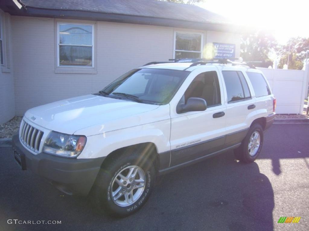 2004 Grand Cherokee Laredo 4x4 - Stone White / Taupe photo #1
