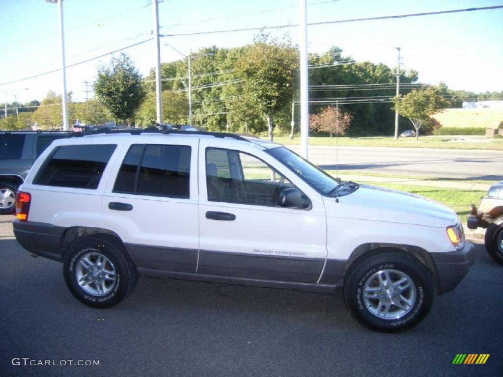 2004 Grand Cherokee Laredo 4x4 - Stone White / Taupe photo #6