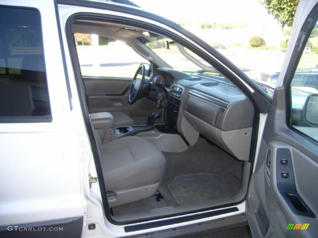 2004 Grand Cherokee Laredo 4x4 - Stone White / Taupe photo #13