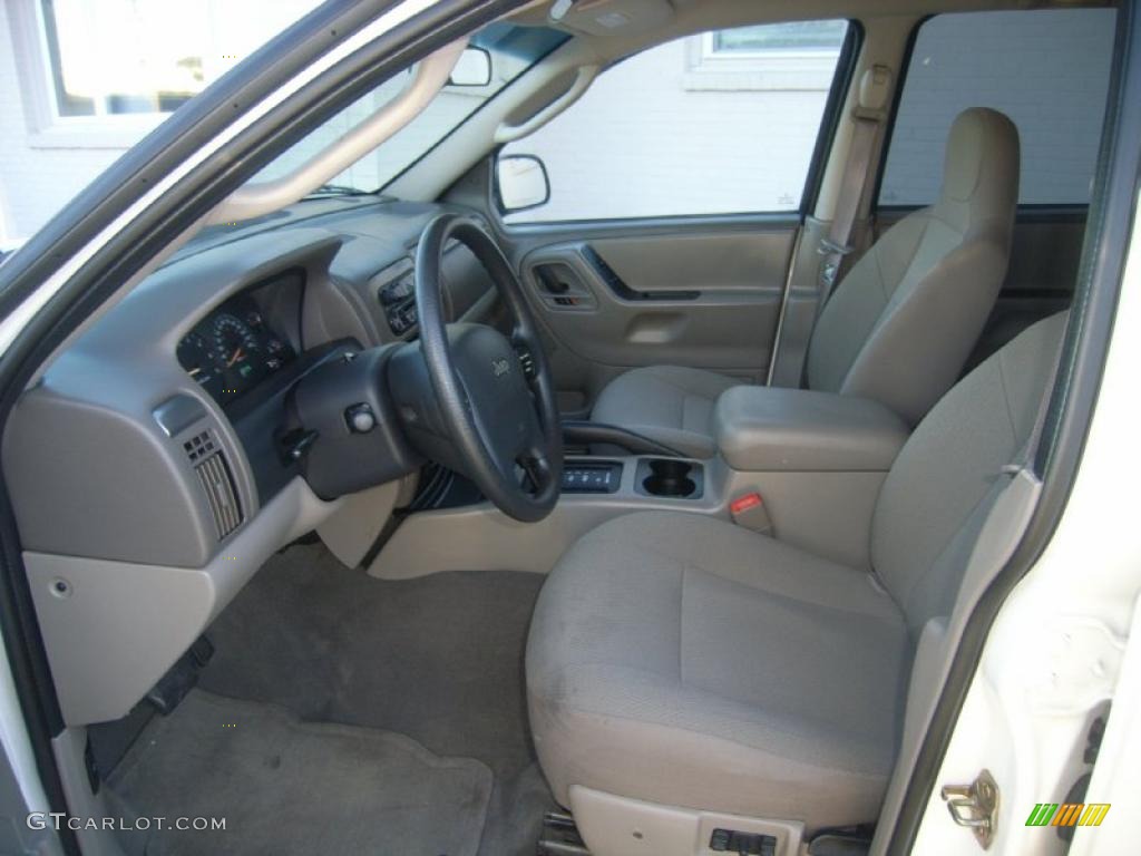 2004 Grand Cherokee Laredo 4x4 - Stone White / Taupe photo #15