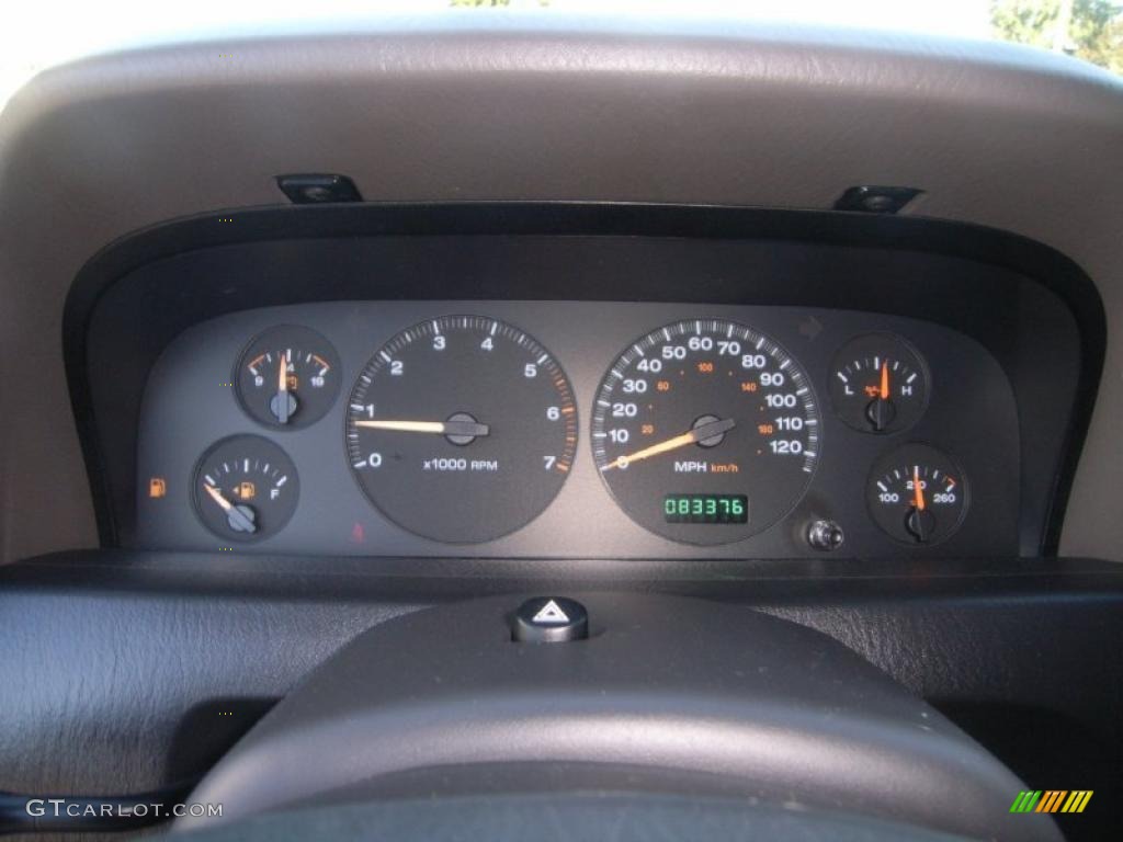 2004 Grand Cherokee Laredo 4x4 - Stone White / Taupe photo #19