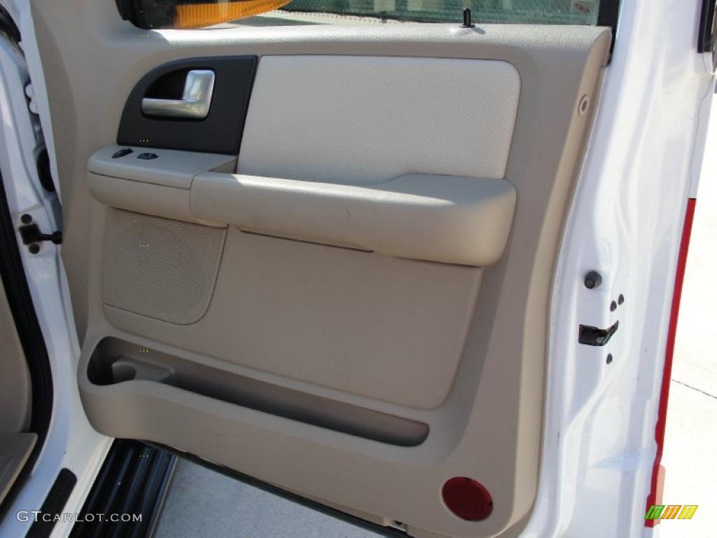 2003 Expedition Eddie Bauer 4x4 - Oxford White / Medium Parchment photo #32
