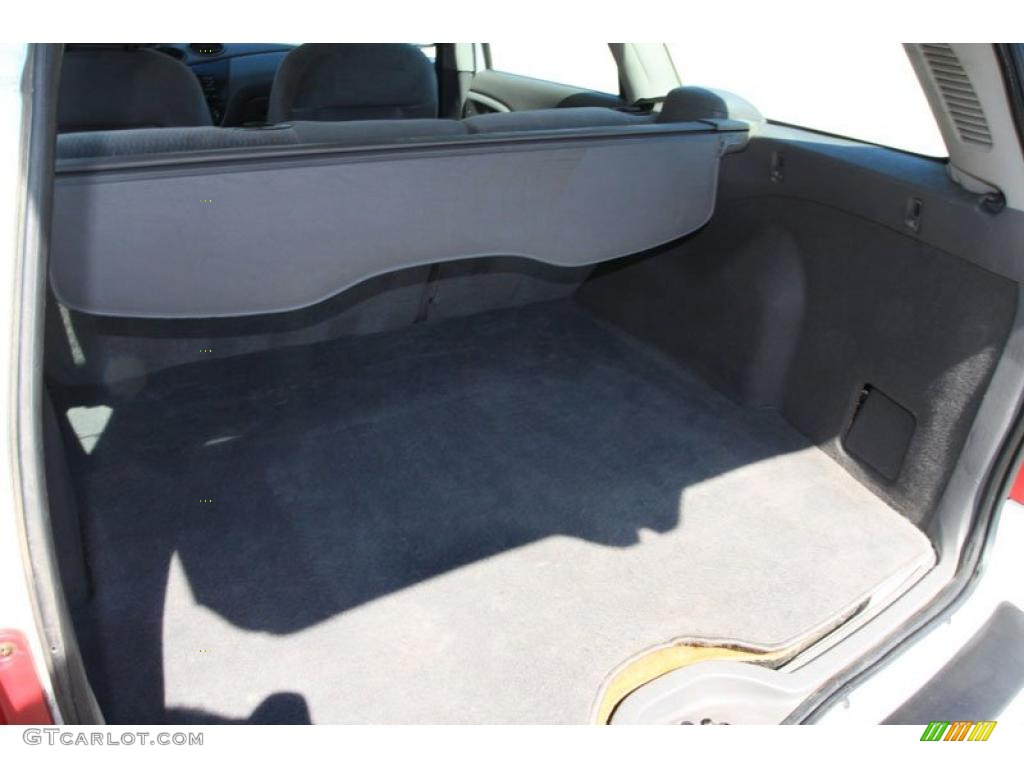 2000 Ford Focus SE Wagon Trunk Photo #37786108