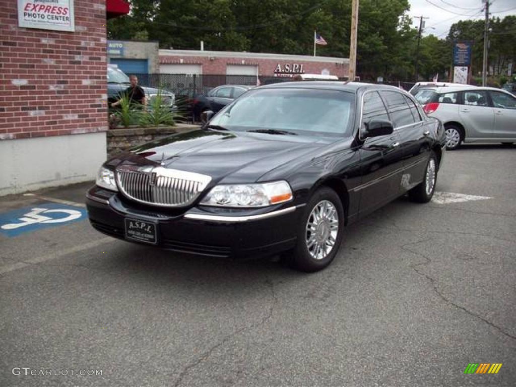 2009 Town Car Signature L - Black / Medium Light Stone photo #1