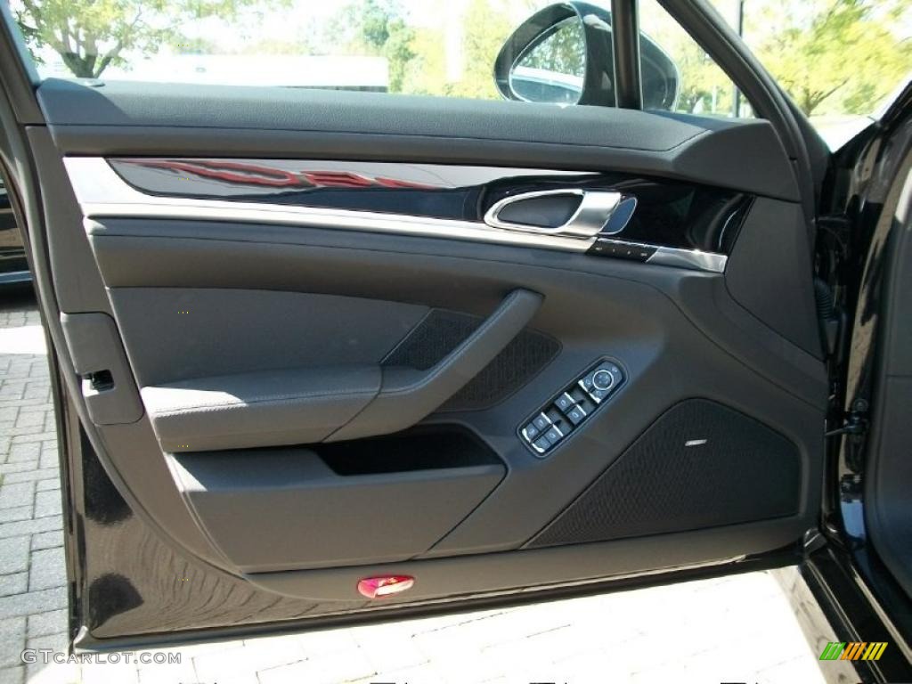Black Interior 2011 Porsche Panamera 4 Photo #37796516