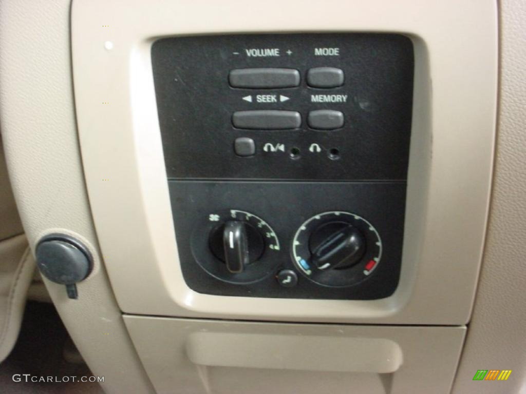 Medium Parchment Interior 2005 Ford Expedition Limited Photo #37797476