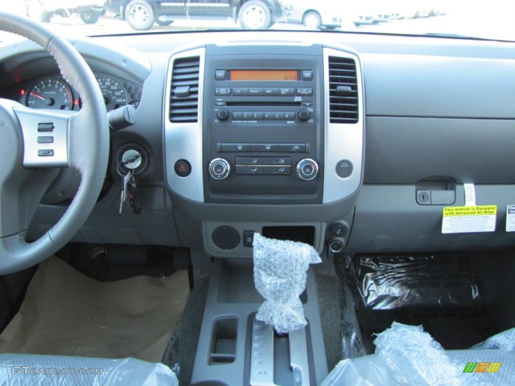 2011 Nissan Frontier SV Crew Cab interior Photo #37800380