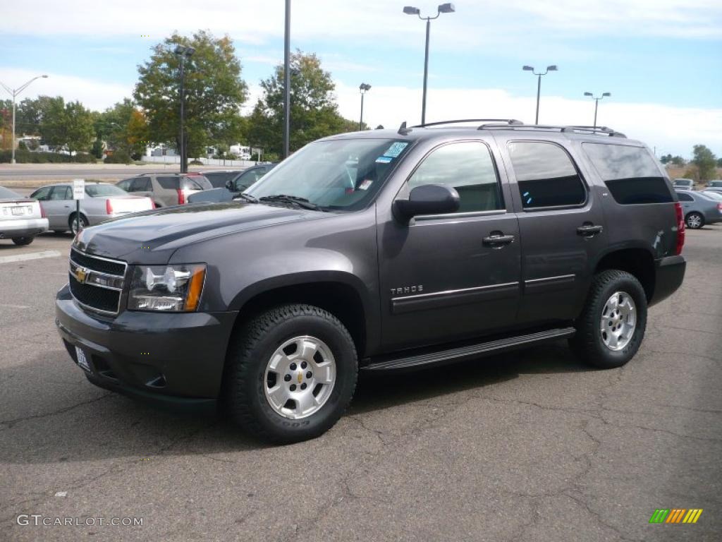 2010 Tahoe Z71 4x4 - Taupe Gray Metallic / Light Cashmere/Dark Cashmere photo #2