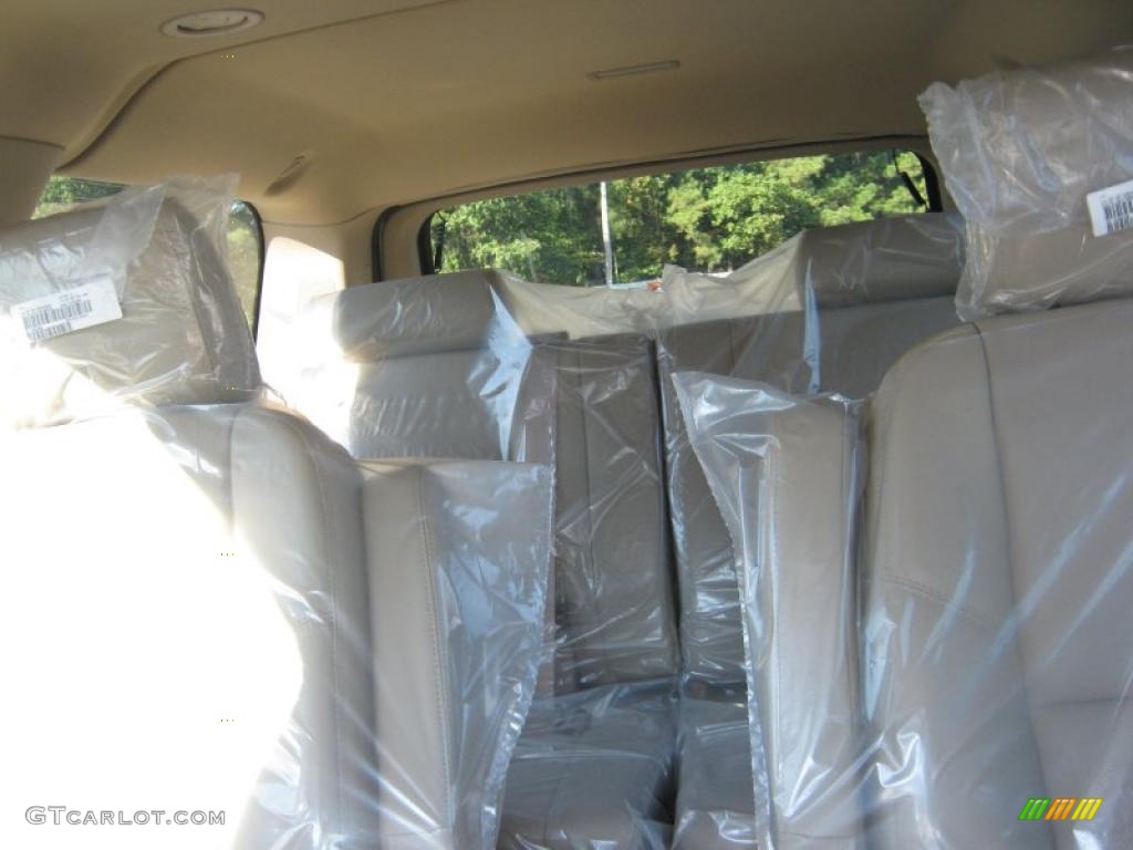 2011 Suburban LTZ - Summit White / Light Cashmere/Dark Cashmere photo #18