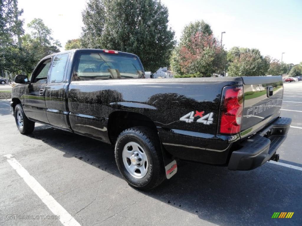 2004 Silverado 1500 LS Extended Cab 4x4 - Black / Dark Charcoal photo #4