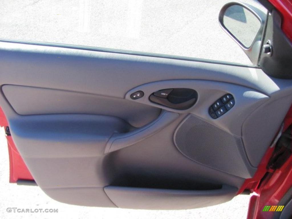 2002 Focus SE Sedan - Infra Red / Medium Graphite photo #10
