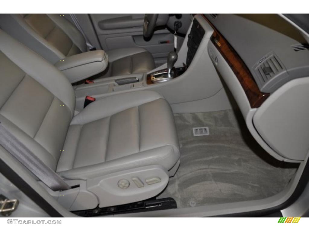 2004 A4 3.0 quattro Sedan - Light Silver Metallic / Platinum photo #17