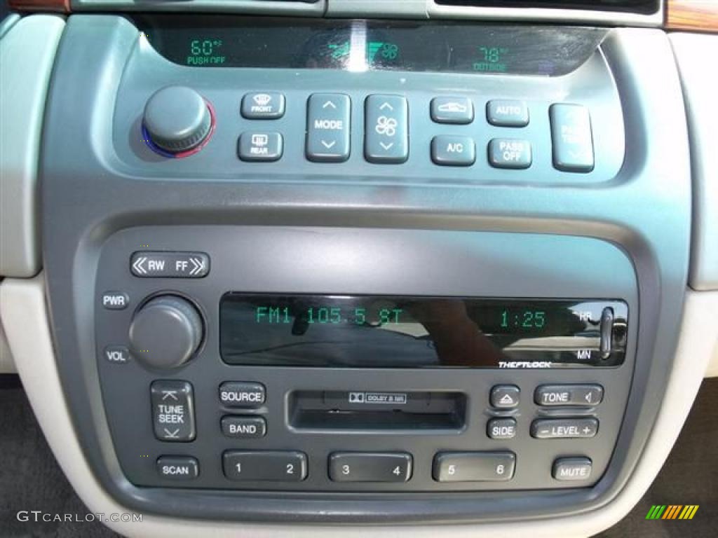 2000 Cadillac DeVille Sedan Controls Photo #37845867