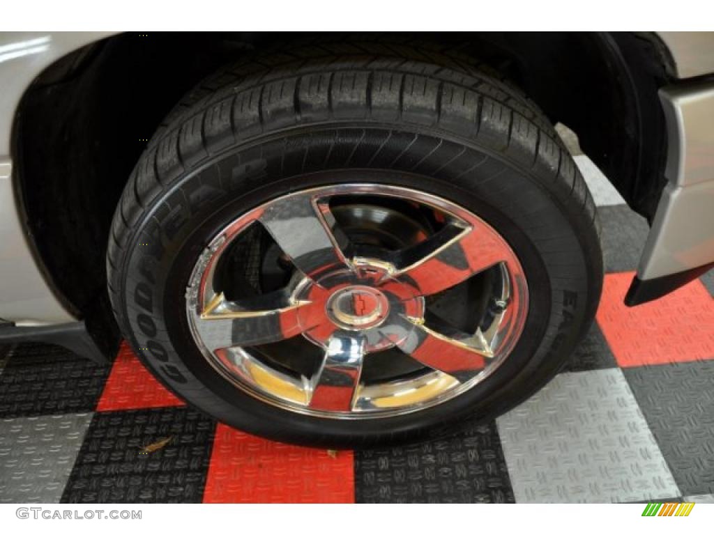 2006 Suburban LTZ 1500 4x4 - Silver Birch Metallic / Gray/Dark Charcoal photo #20