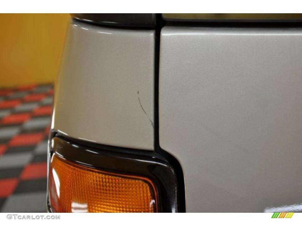 2006 Suburban LTZ 1500 4x4 - Silver Birch Metallic / Gray/Dark Charcoal photo #23