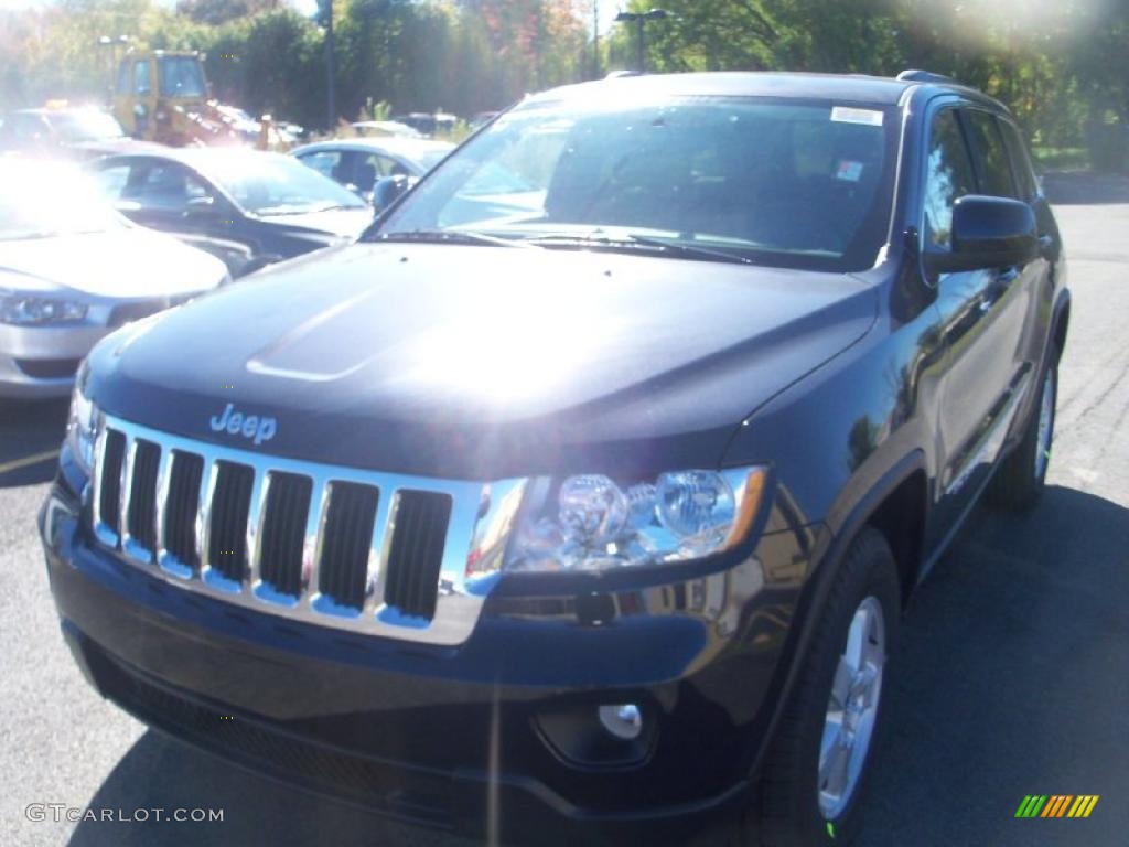 2011 Grand Cherokee Laredo 4x4 - Blackberry Pearl / Black photo #1