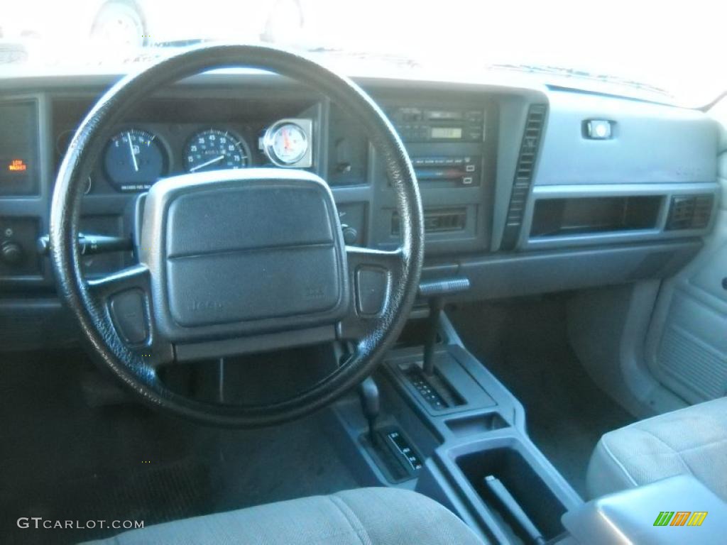 1996 Cherokee SE 4WD - Moss Green Pearl / Gray photo #15