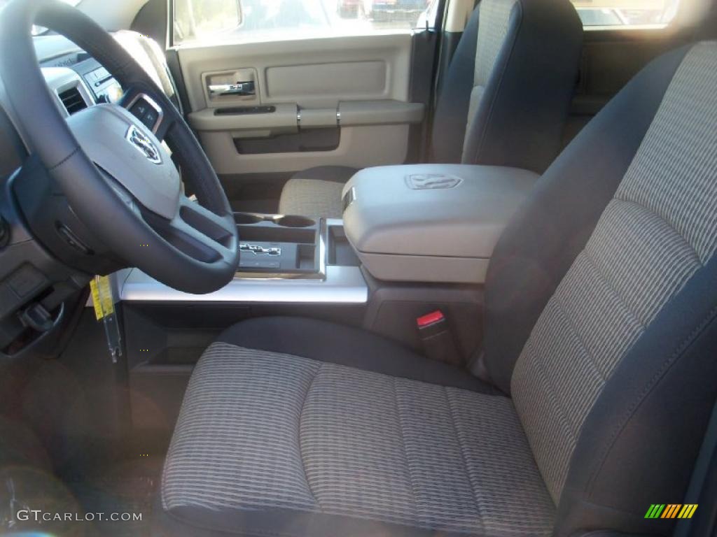 2011 Ram 1500 Big Horn Quad Cab 4x4 - Brilliant Black Crystal Pearl / Dark Slate Gray/Medium Graystone photo #2