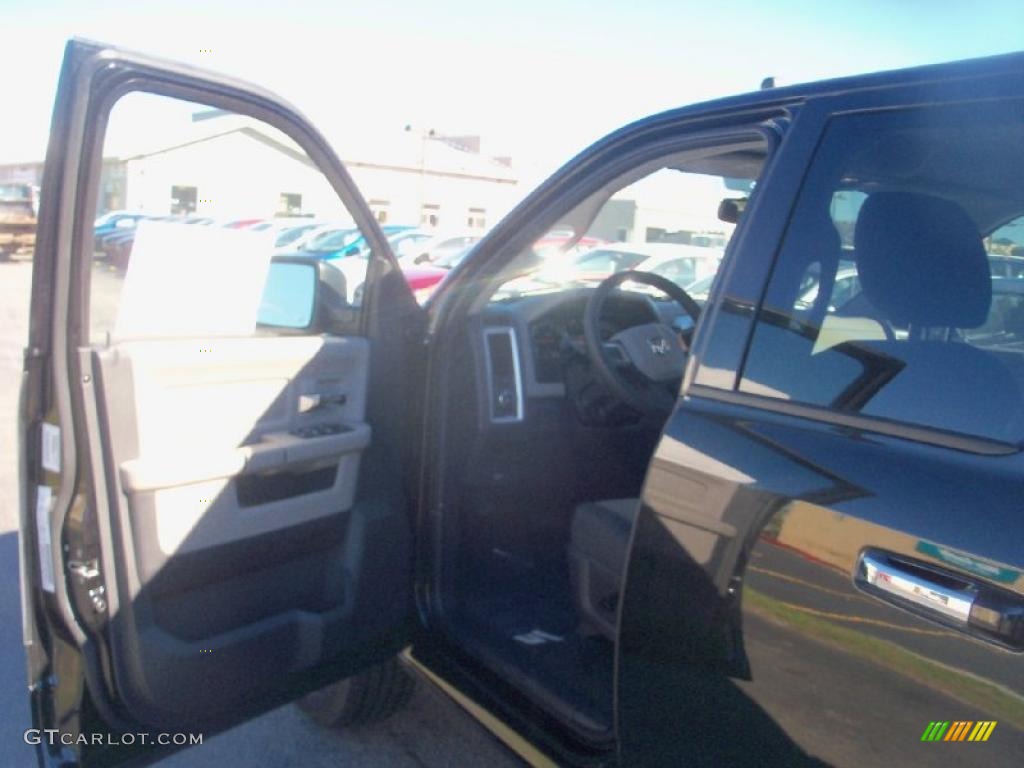 2011 Ram 1500 Big Horn Quad Cab 4x4 - Brilliant Black Crystal Pearl / Dark Slate Gray/Medium Graystone photo #16