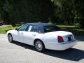 2000 Vibrant White Lincoln Town Car Signature  photo #5