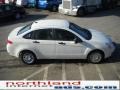 White Suede - Focus SE Sedan Photo No. 5