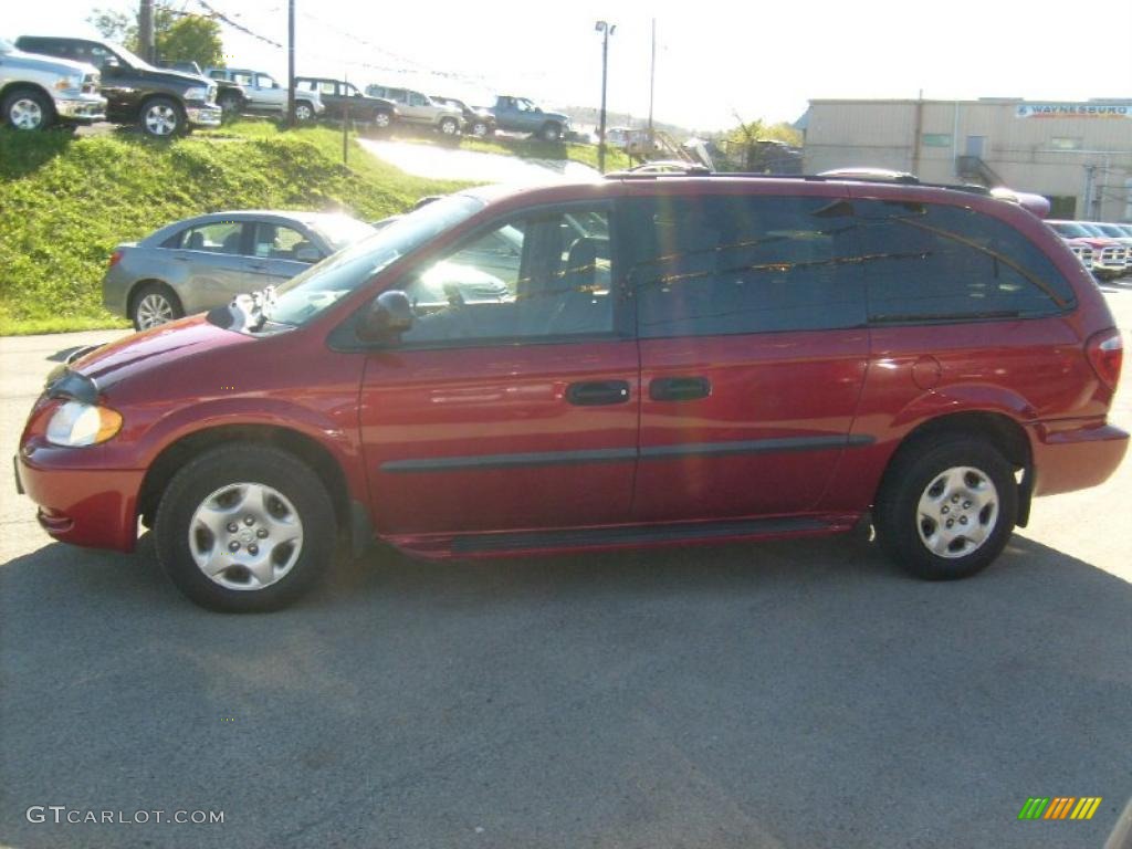 2002 Grand Caravan SE - Inferno Red Pearl / Taupe photo #2