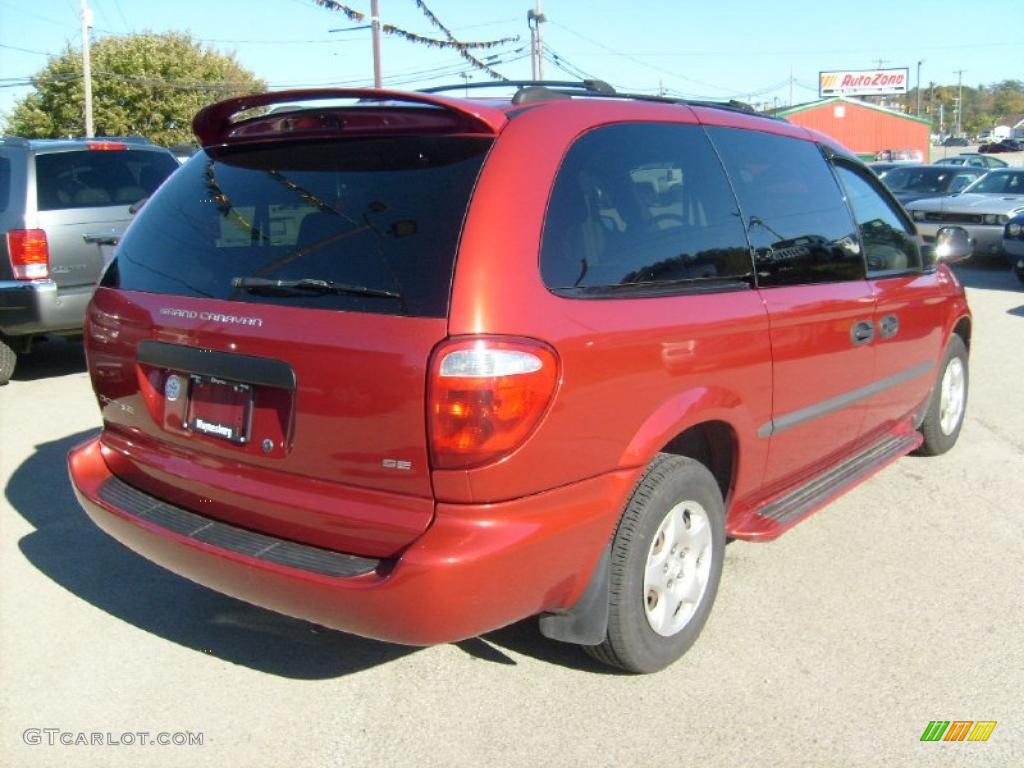 2002 Grand Caravan SE - Inferno Red Pearl / Taupe photo #5