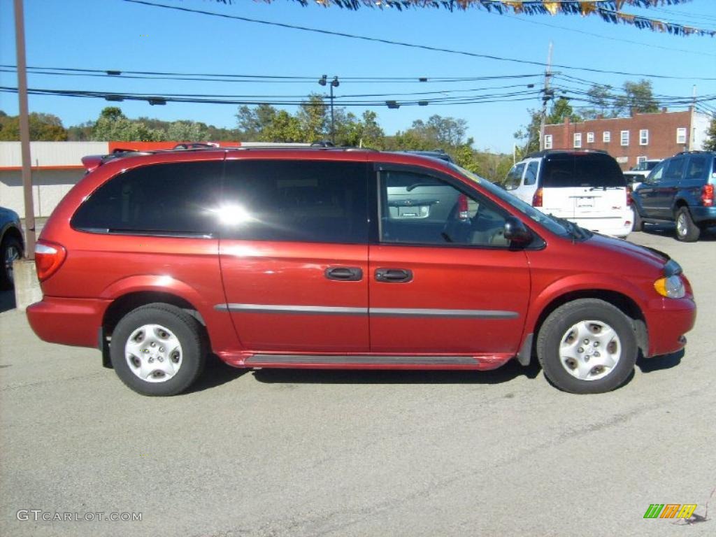 2002 Grand Caravan SE - Inferno Red Pearl / Taupe photo #6
