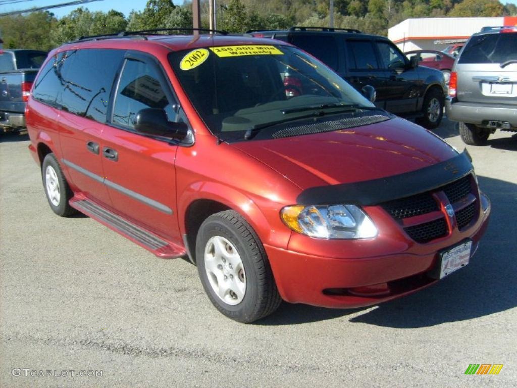 2002 Grand Caravan SE - Inferno Red Pearl / Taupe photo #7