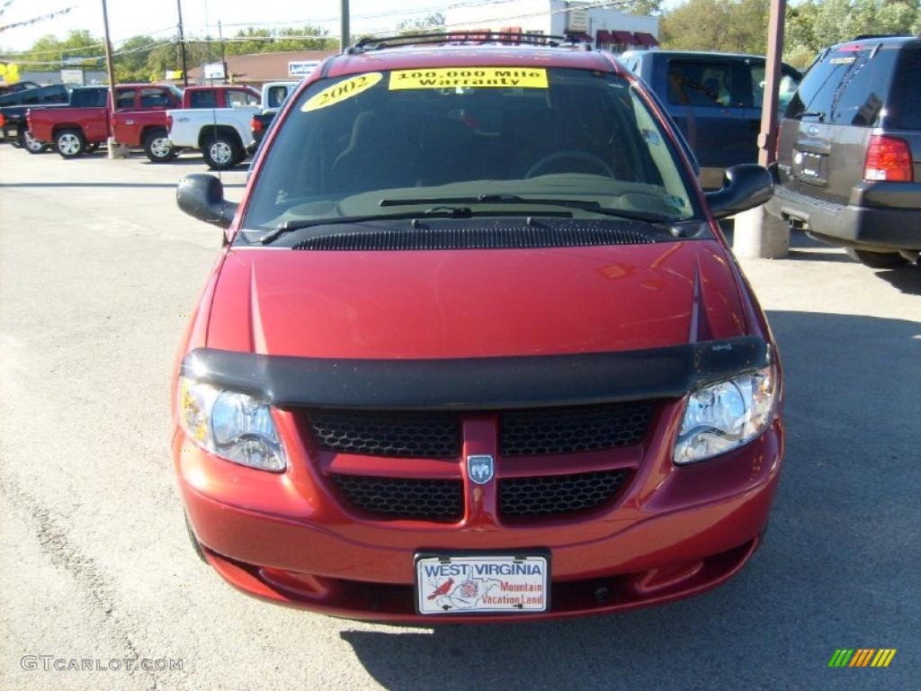 2002 Grand Caravan SE - Inferno Red Pearl / Taupe photo #8