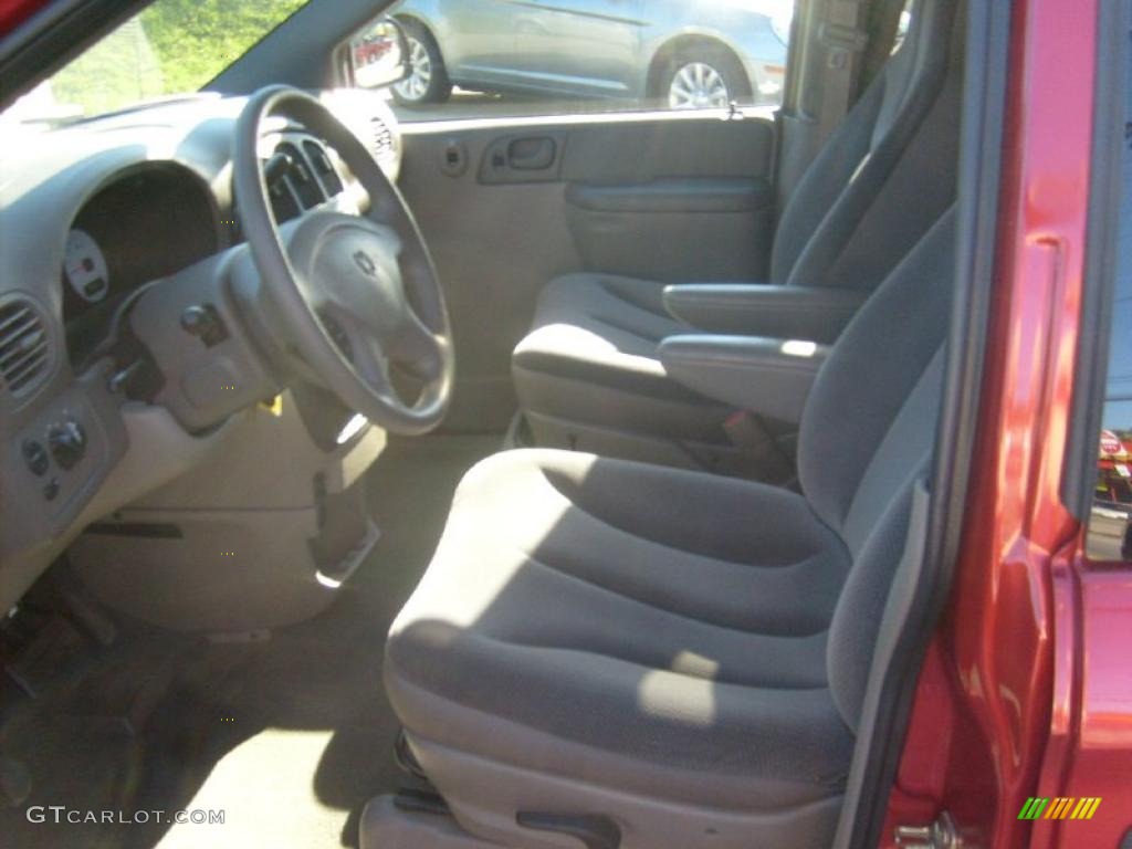 2002 Grand Caravan SE - Inferno Red Pearl / Taupe photo #11