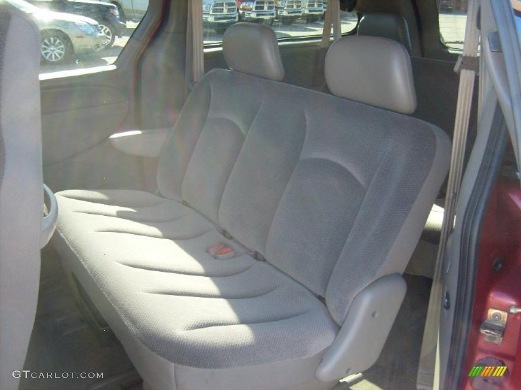 2002 Grand Caravan SE - Inferno Red Pearl / Taupe photo #14