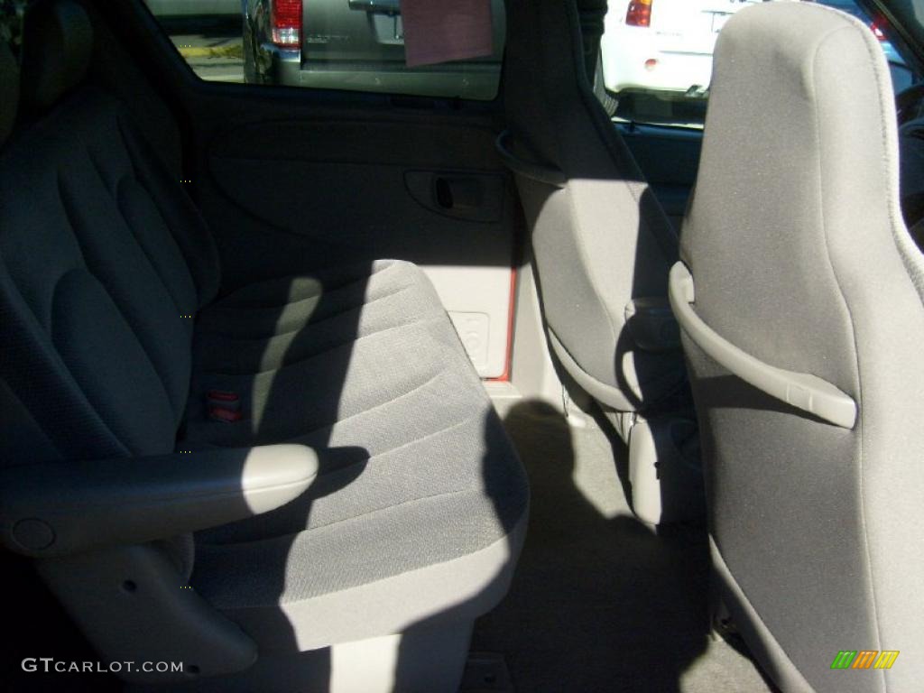 2002 Grand Caravan SE - Inferno Red Pearl / Taupe photo #19