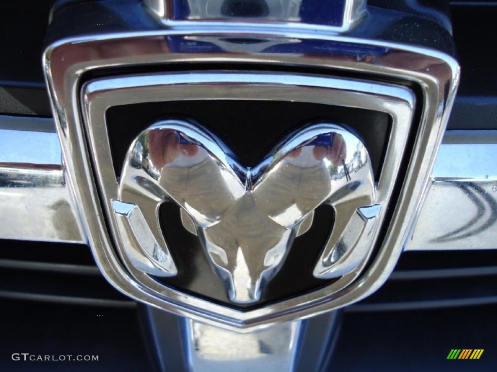 2010 Dodge Avenger R/T Marks and Logos Photos