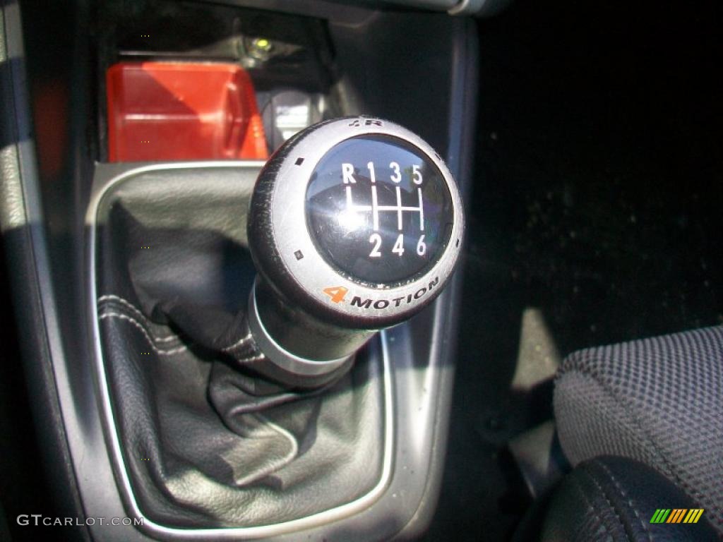 2004 Volkswagen R32 Standard R32 Model 6 Speed Manual Transmission Photo #37876524